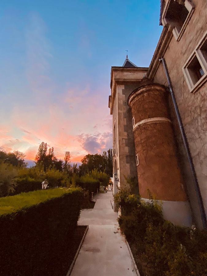 Chateau De Fontager Hotel Serves-sur-Rhone Bagian luar foto